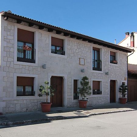 Apartamentos Turisticos Los Abuelos Montemayor de Pililla Luaran gambar