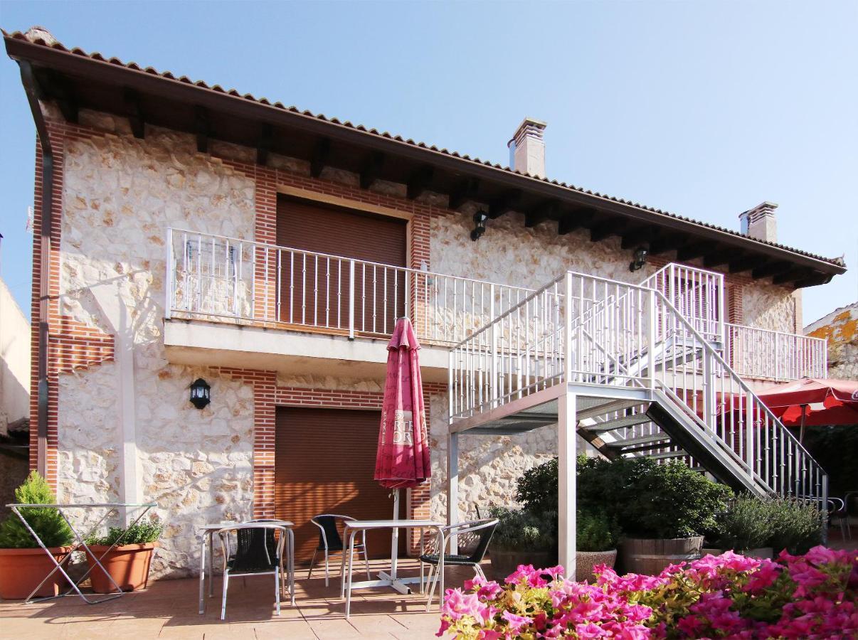 Apartamentos Turisticos Los Abuelos Montemayor de Pililla Luaran gambar