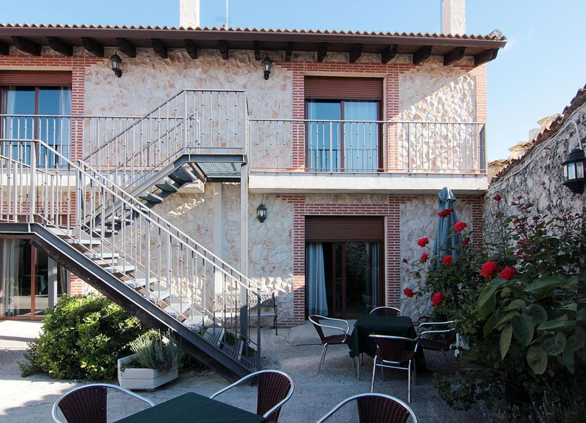 Apartamentos Turisticos Los Abuelos Montemayor de Pililla Luaran gambar
