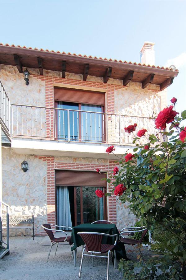 Apartamentos Turisticos Los Abuelos Montemayor de Pililla Luaran gambar