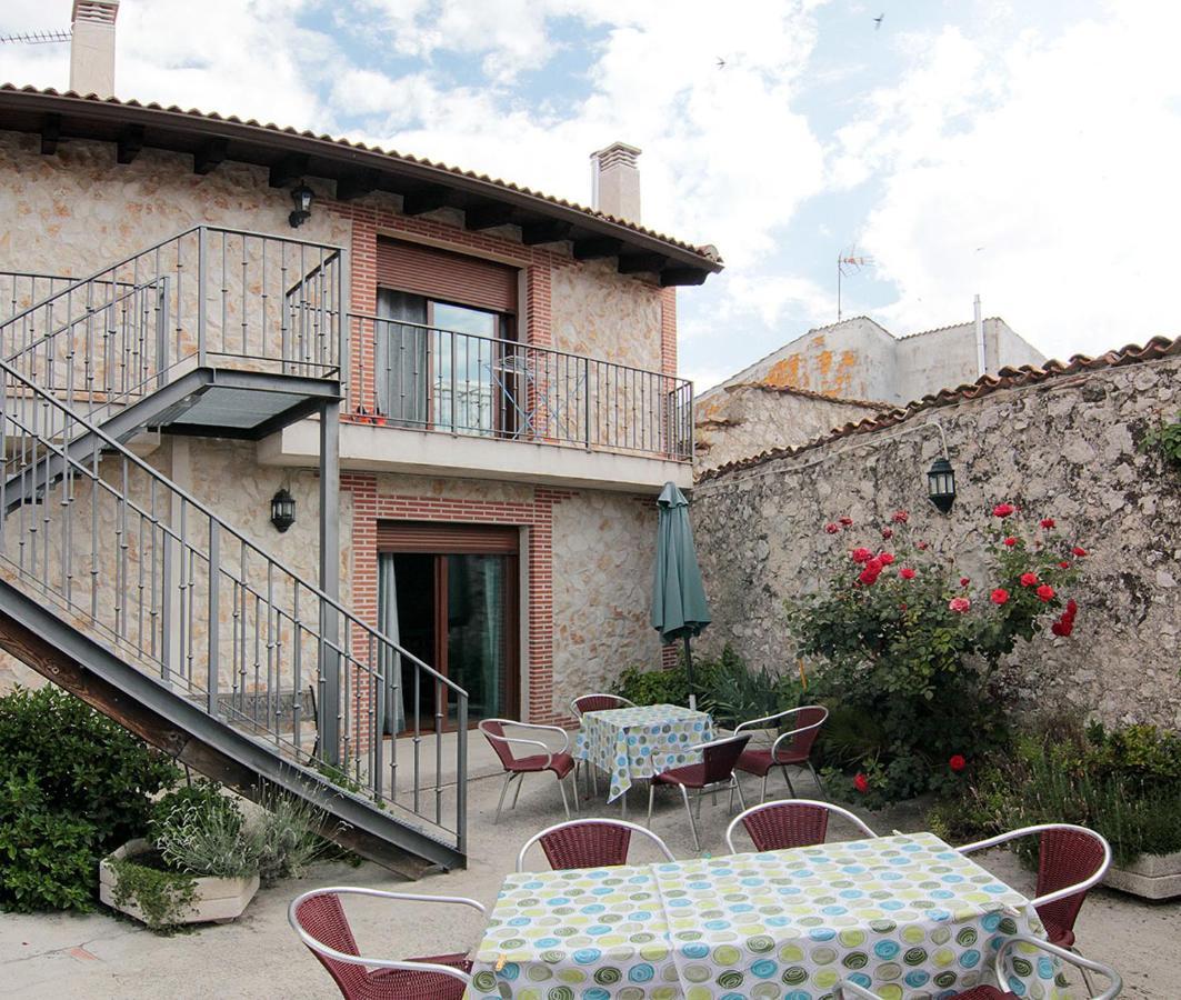Apartamentos Turisticos Los Abuelos Montemayor de Pililla Luaran gambar