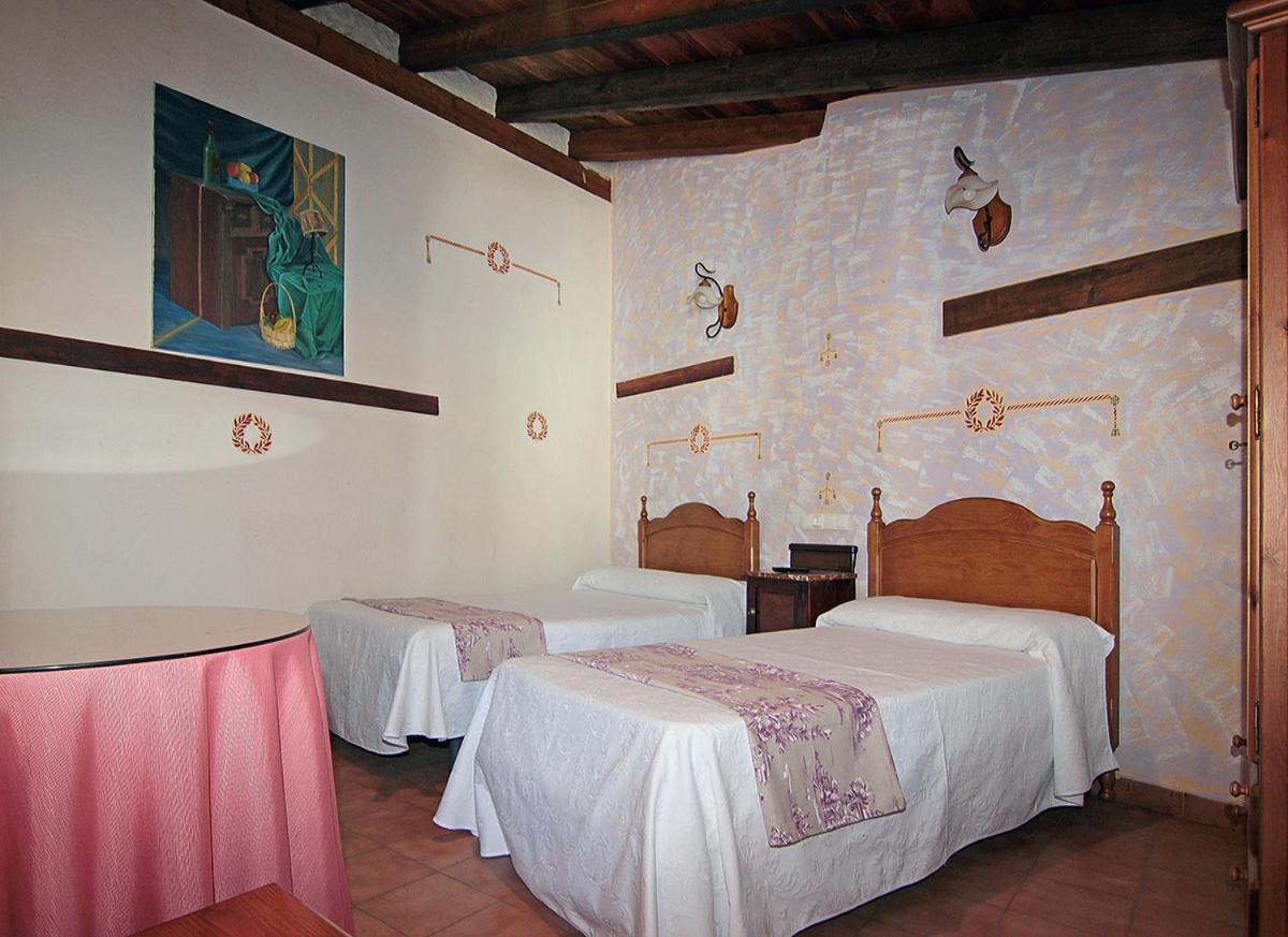 Apartamentos Turisticos Los Abuelos Montemayor de Pililla Luaran gambar