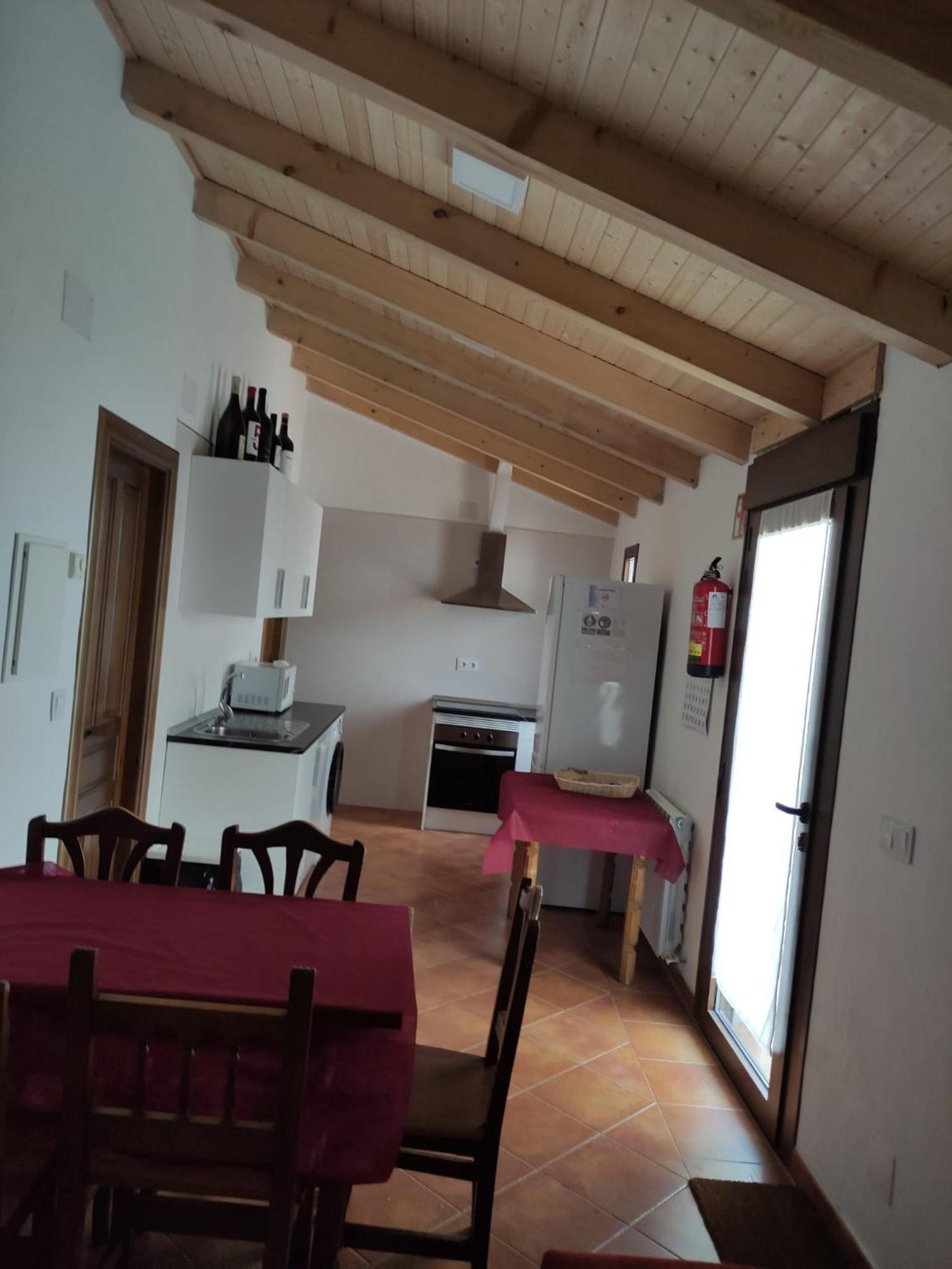 Apartamentos Turisticos Los Abuelos Montemayor de Pililla Luaran gambar
