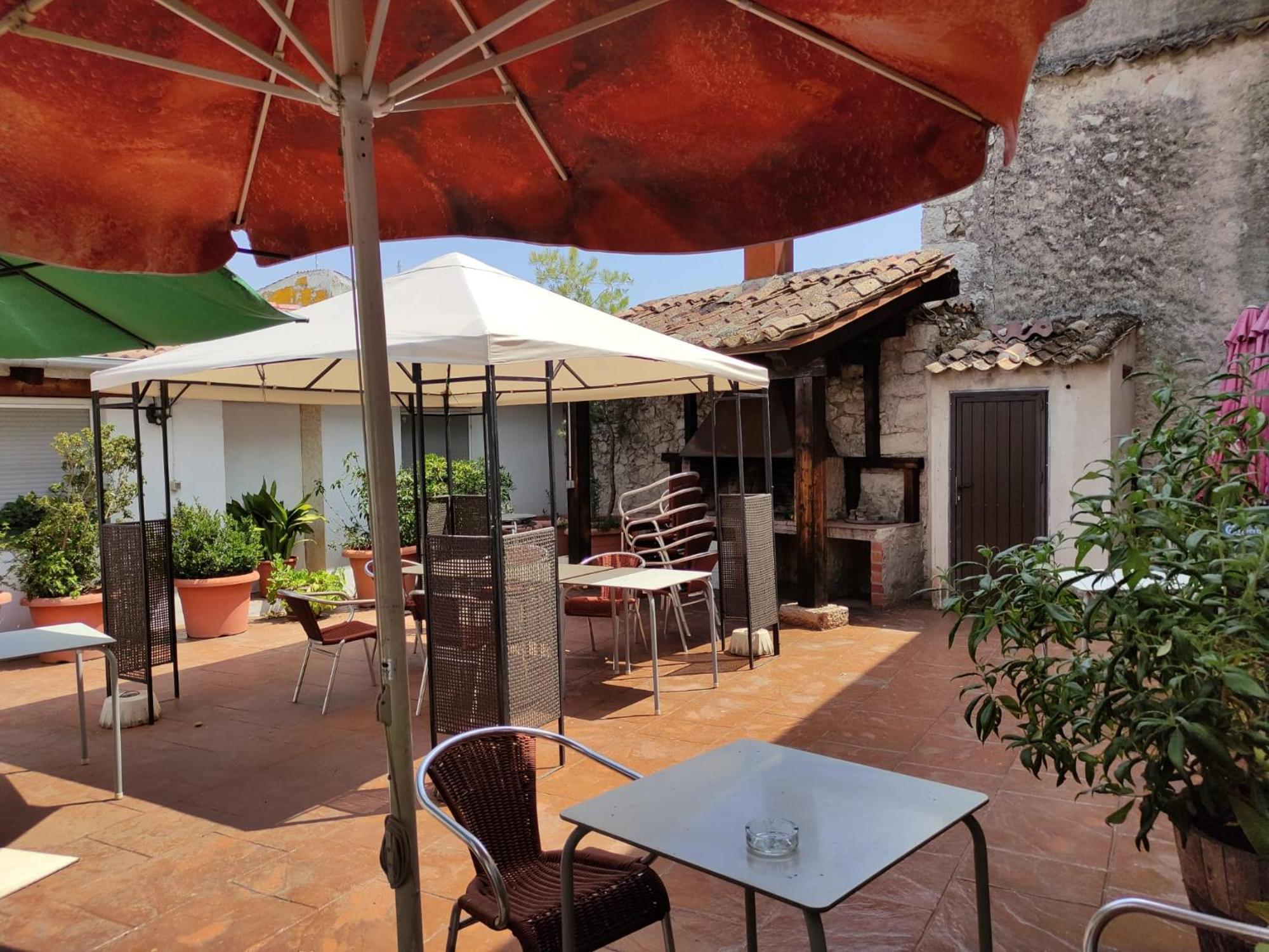 Apartamentos Turisticos Los Abuelos Montemayor de Pililla Luaran gambar