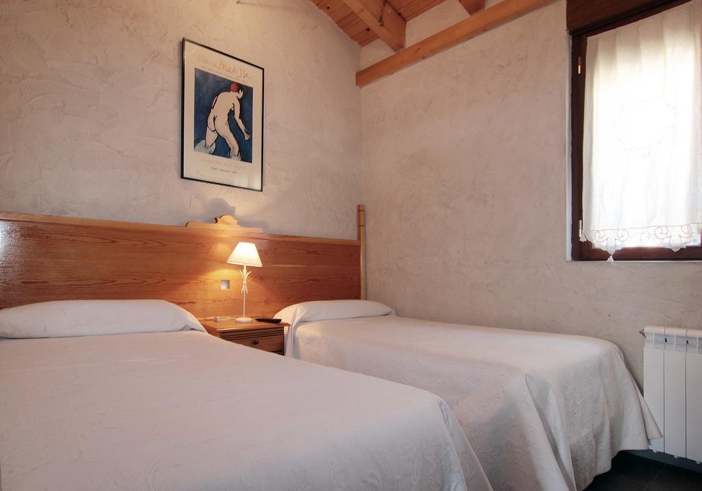 Apartamentos Turisticos Los Abuelos Montemayor de Pililla Luaran gambar