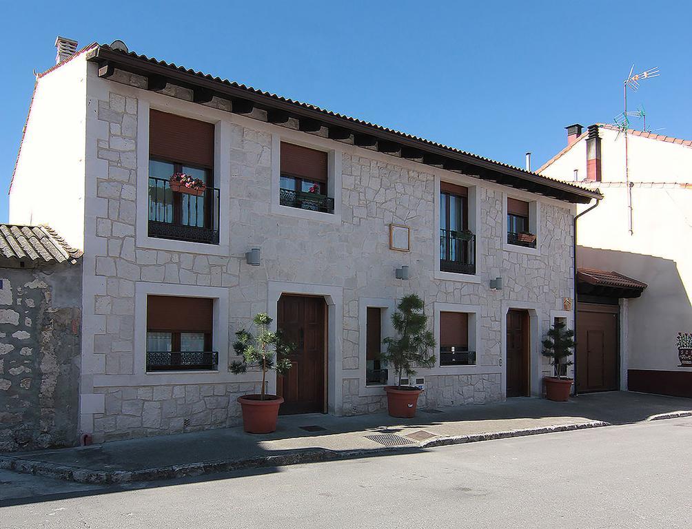 Apartamentos Turisticos Los Abuelos Montemayor de Pililla Luaran gambar