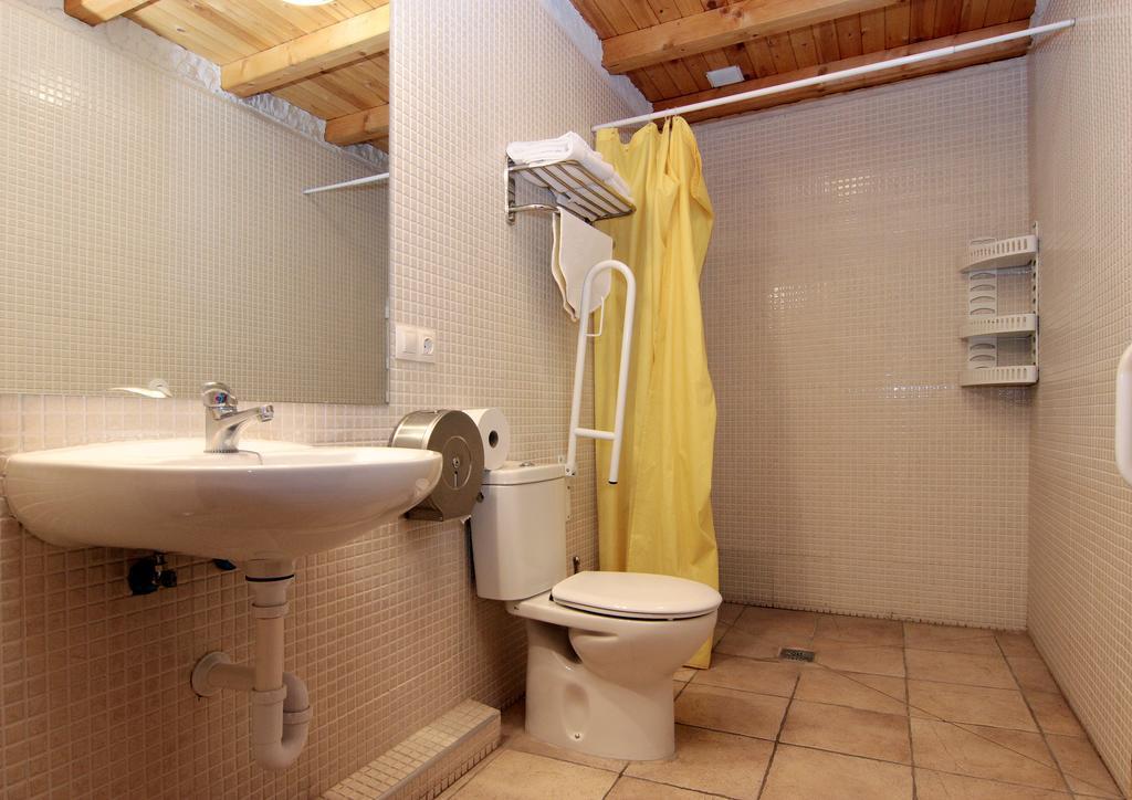 Apartamentos Turisticos Los Abuelos Montemayor de Pililla Luaran gambar