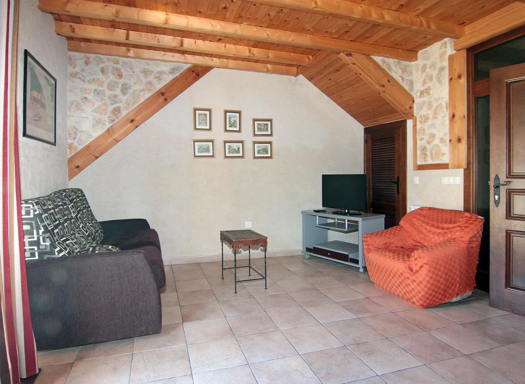 Apartamentos Turisticos Los Abuelos Montemayor de Pililla Luaran gambar