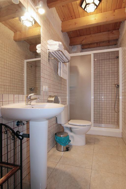 Apartamentos Turisticos Los Abuelos Montemayor de Pililla Luaran gambar