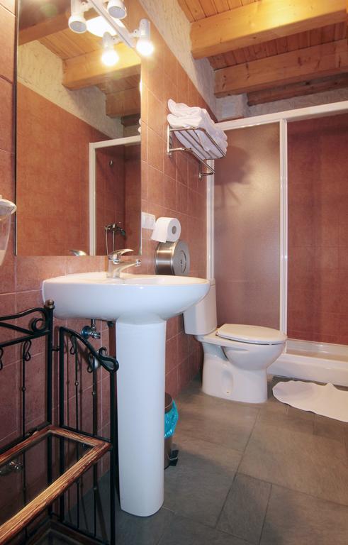 Apartamentos Turisticos Los Abuelos Montemayor de Pililla Luaran gambar