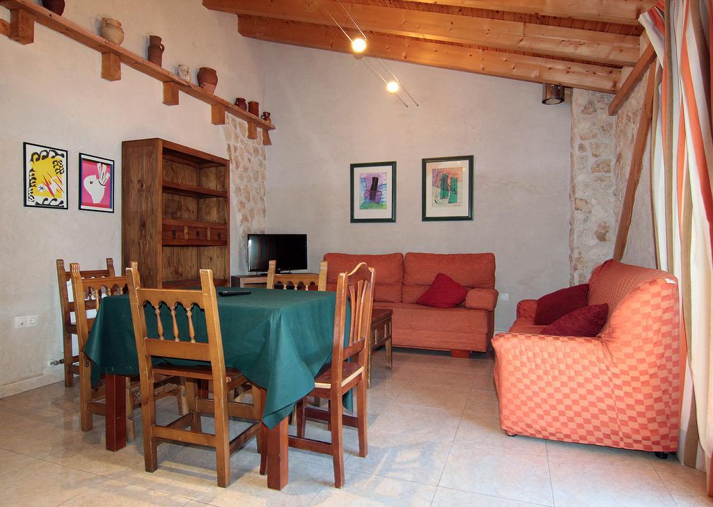 Apartamentos Turisticos Los Abuelos Montemayor de Pililla Luaran gambar