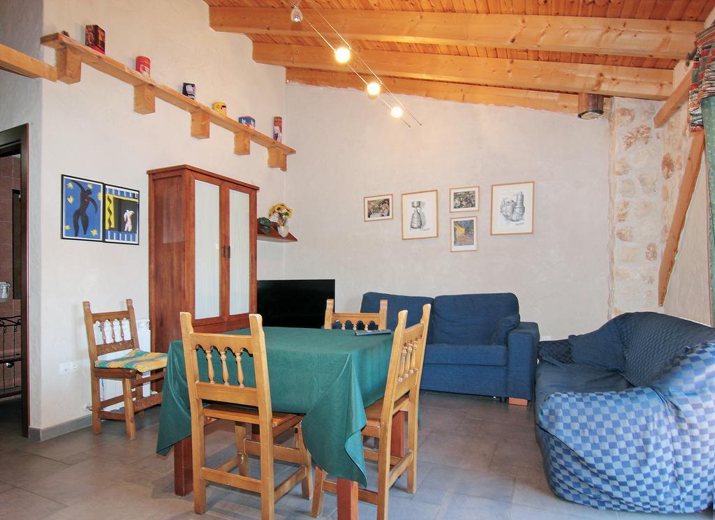 Apartamentos Turisticos Los Abuelos Montemayor de Pililla Luaran gambar